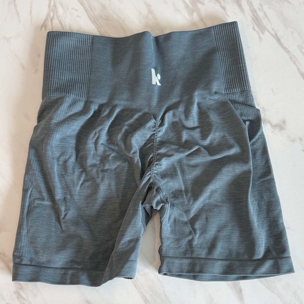 Kamo Fitness Seamless High-Waist Bike Shorts - Gray